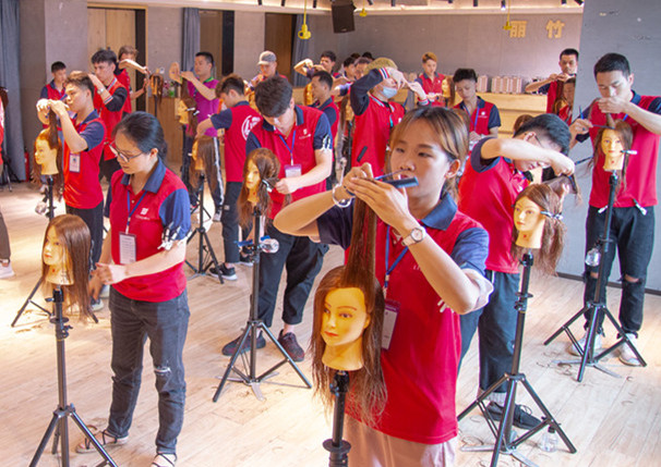 美發(fā)見習(xí)發(fā)型師考核標(biāo)準(zhǔn)，廣西美發(fā)師培訓(xùn)鑒定