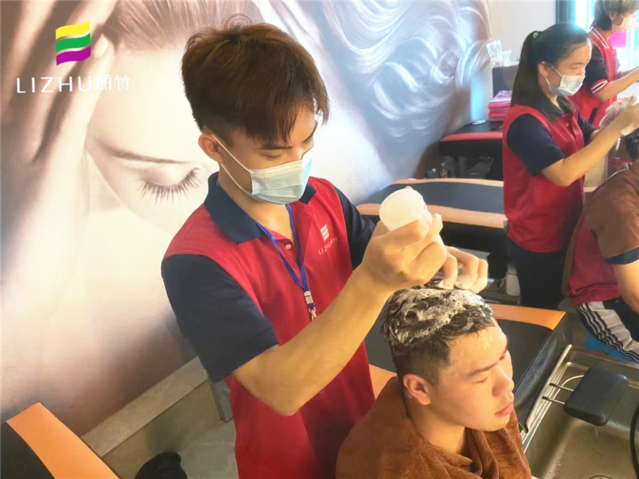 中式洗頭與泰式洗頭的不同，南寧美發(fā)洗頭學(xué)校專業(yè)解答