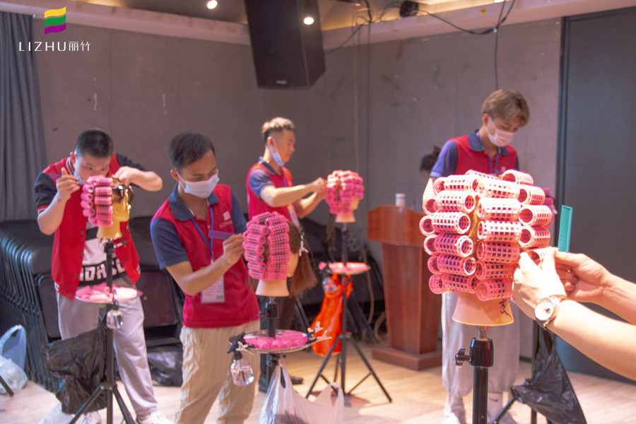 美發(fā)燙染師的考核標(biāo)準(zhǔn)，廣西專業(yè)正規(guī)美發(fā)學(xué)?？偨Y(jié)好了