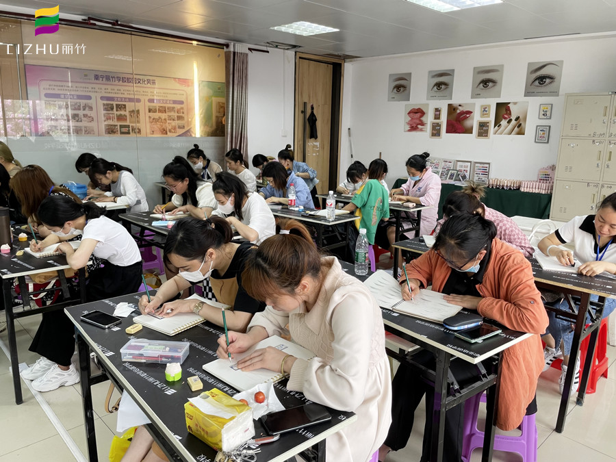 麗竹紋繡課堂：紙上畫眉和眉毛設(shè)計(jì)