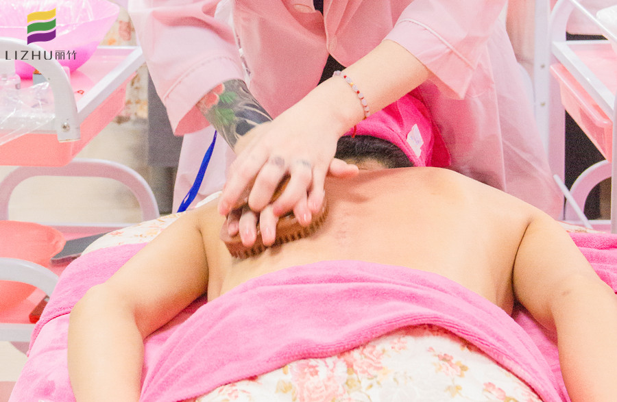 按摩刷刷背的好處，廣西美容按摩培訓(xùn)班課程