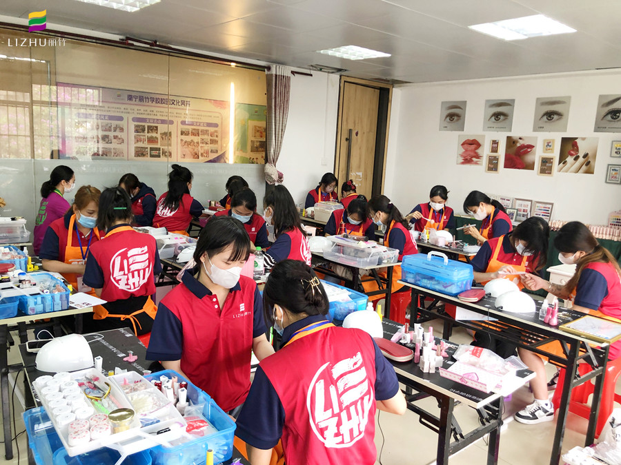 南寧美甲學(xué)校推薦-學(xué)美甲，到麗竹學(xué)校