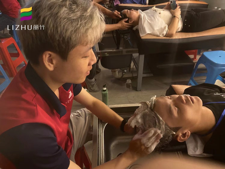 瑜伽洗頭的步驟，廣西洗護(hù)培訓(xùn)學(xué)校告訴你