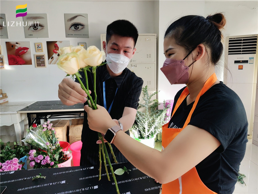 小型花束怎么包？南寧插花師培訓(xùn)班手把手教學(xué)