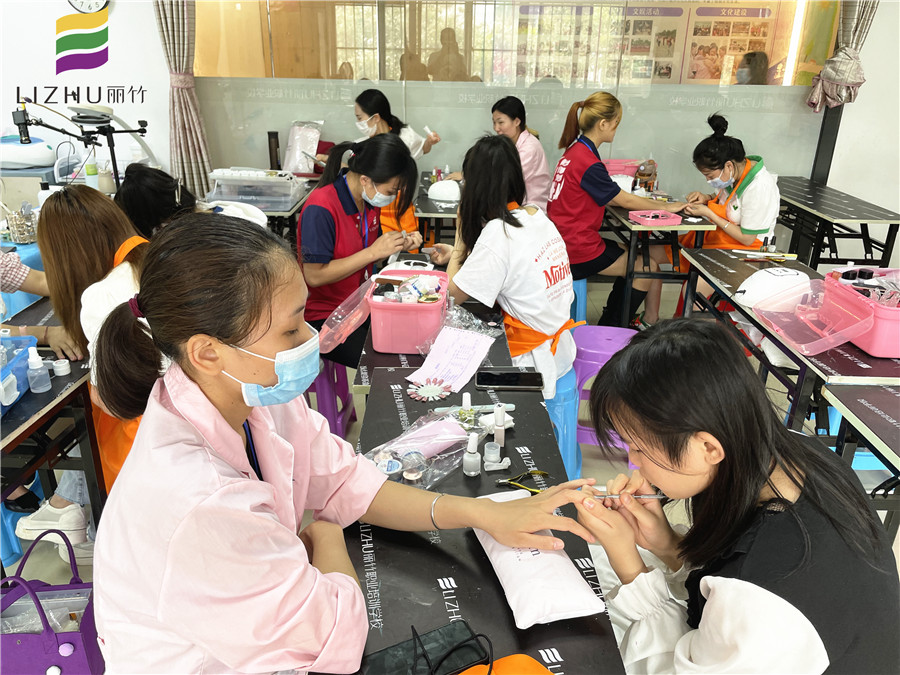 如何推死皮？南寧美甲培訓(xùn)學(xué)校基礎(chǔ)課程