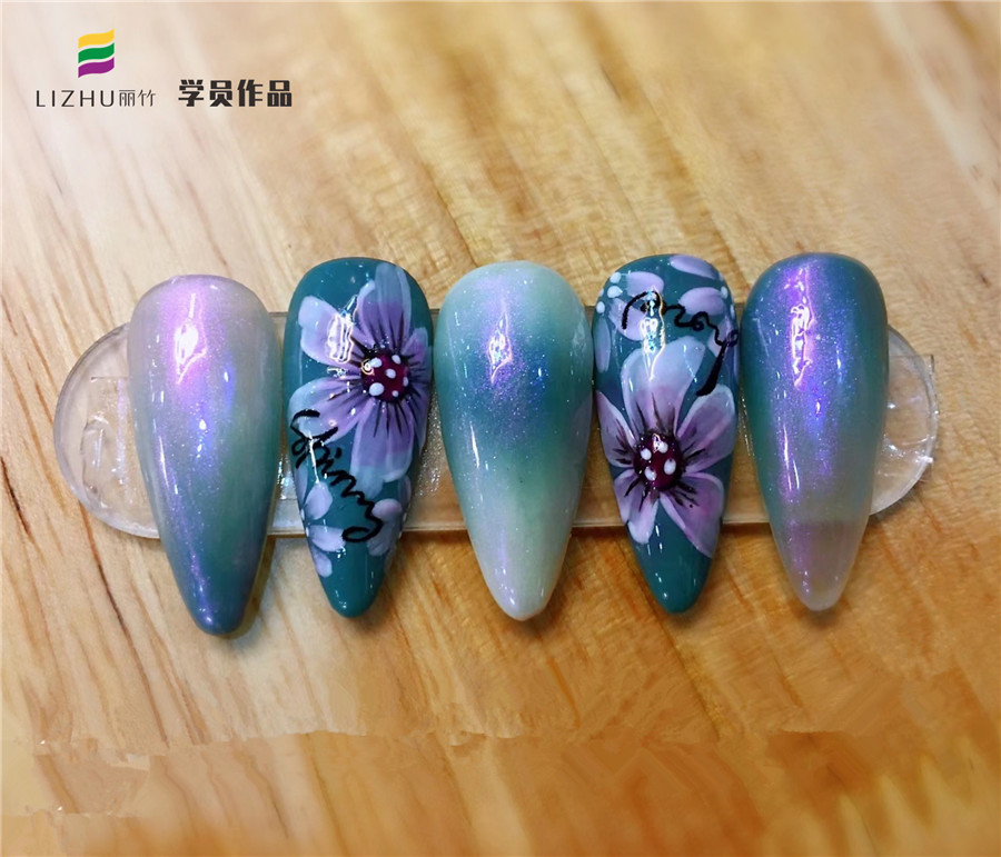 日式花卉美甲圖片，廣西南寧美甲培訓(xùn)學(xué)員作品