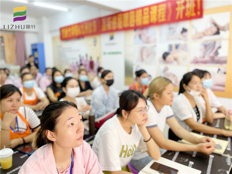 南寧紋繡培訓(xùn)學(xué)?！陡?級感眉眼唇精品課程》開班