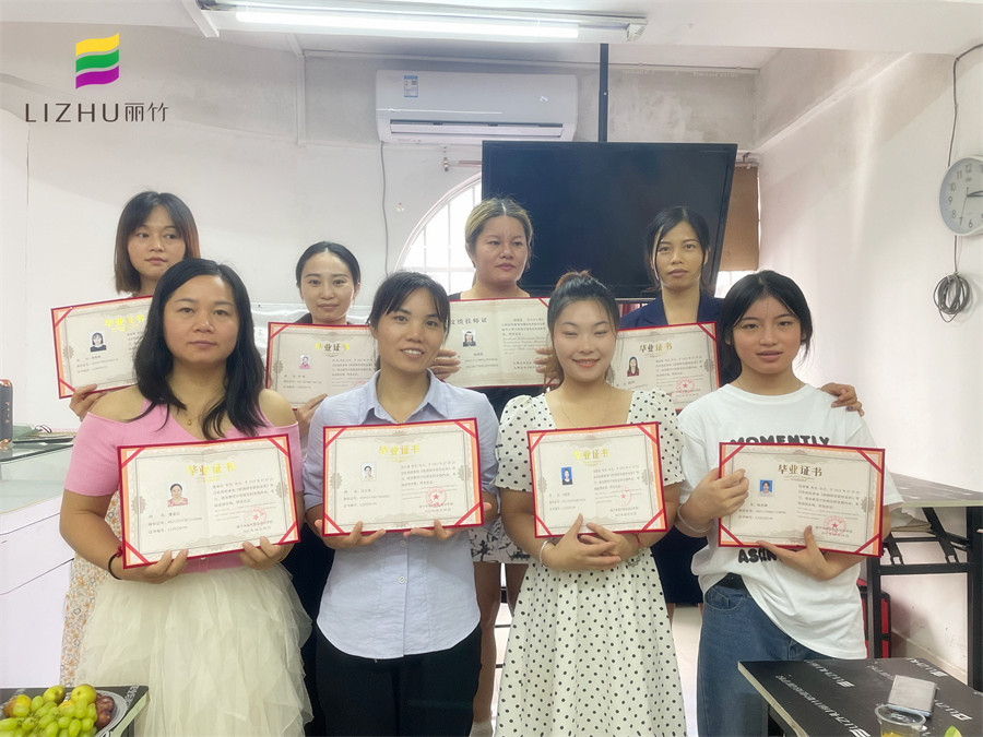 南寧紋繡培訓(xùn)班座談會，學(xué)員們滿載而歸