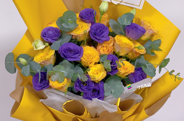 玫瑰花束圖片，學(xué)員告訴你南寧學(xué)插花要多久