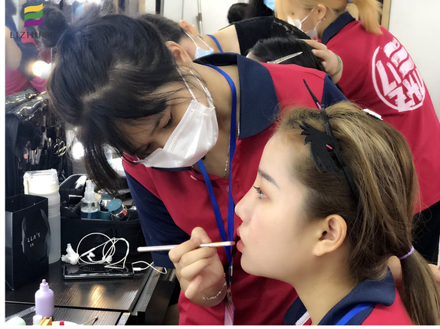 南寧化妝基礎(chǔ)培訓(xùn)班：涂口紅的注意事項(xiàng)