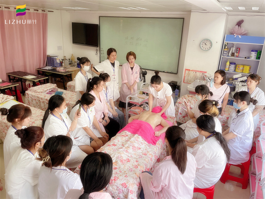 精油開背和拔火罐的好處，身體養(yǎng)生培訓課程