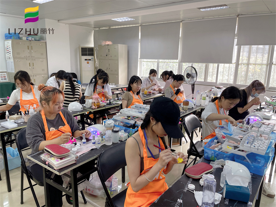 南寧美甲學(xué)校哪家好？南寧美甲學(xué)校哪家有實(shí)力？