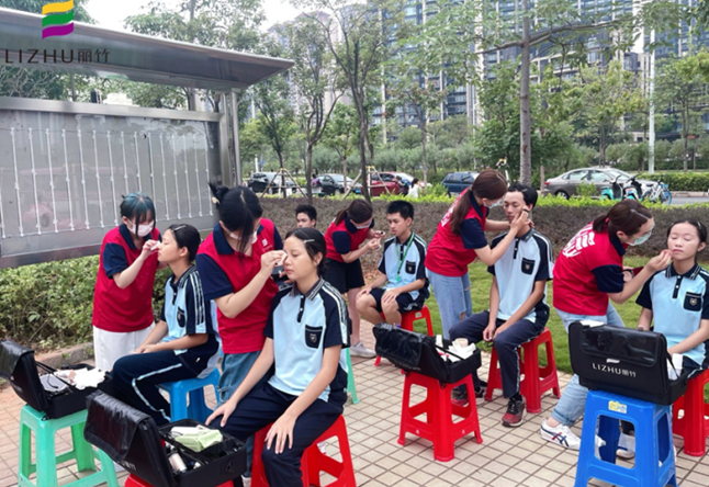 化妝實踐報告-麗竹學(xué)?；瘖y專業(yè)為南寧市三中提供化妝服務(wù)