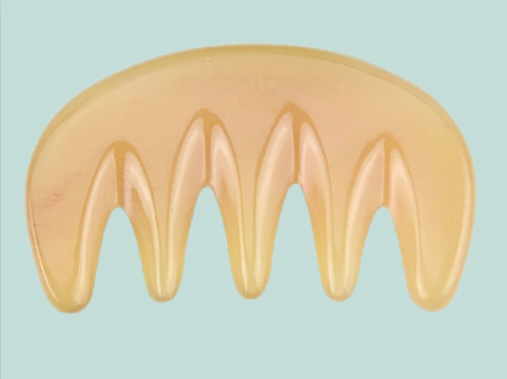 廣西養(yǎng)生美體學校：不同部位刮痧教程