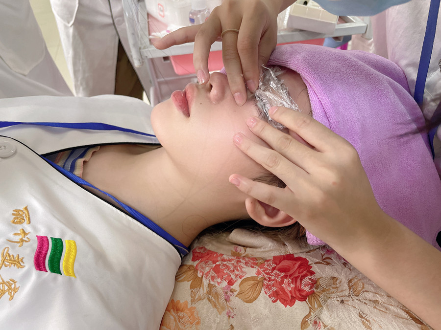 角蛋白翹睫術(shù)，廣西學(xué)美睫技術(shù)