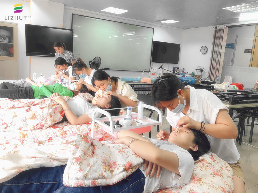 學(xué)美睫一般要多久學(xué)會(huì)？南寧學(xué)美睫要多少錢