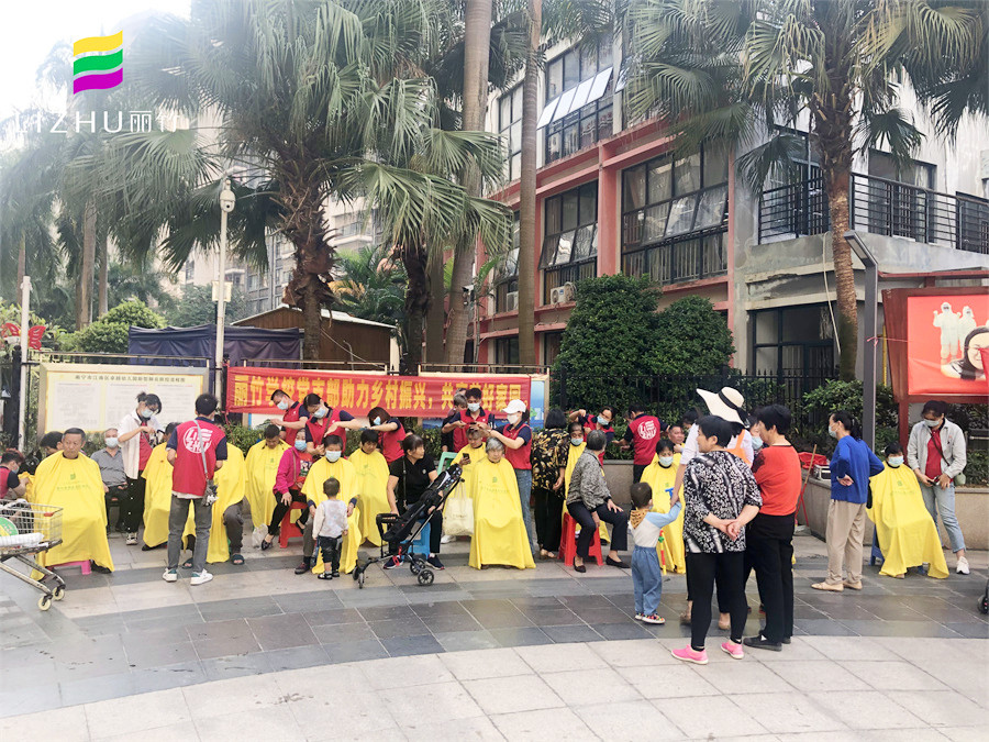 南寧美容美發(fā)學(xué)校公益活動(dòng)，居民們連連稱贊