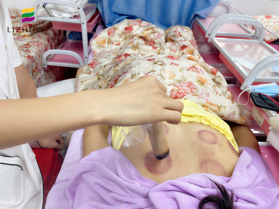 艾條艾灸注意事項 ，廣西美容職業(yè)學(xué)校實操演示