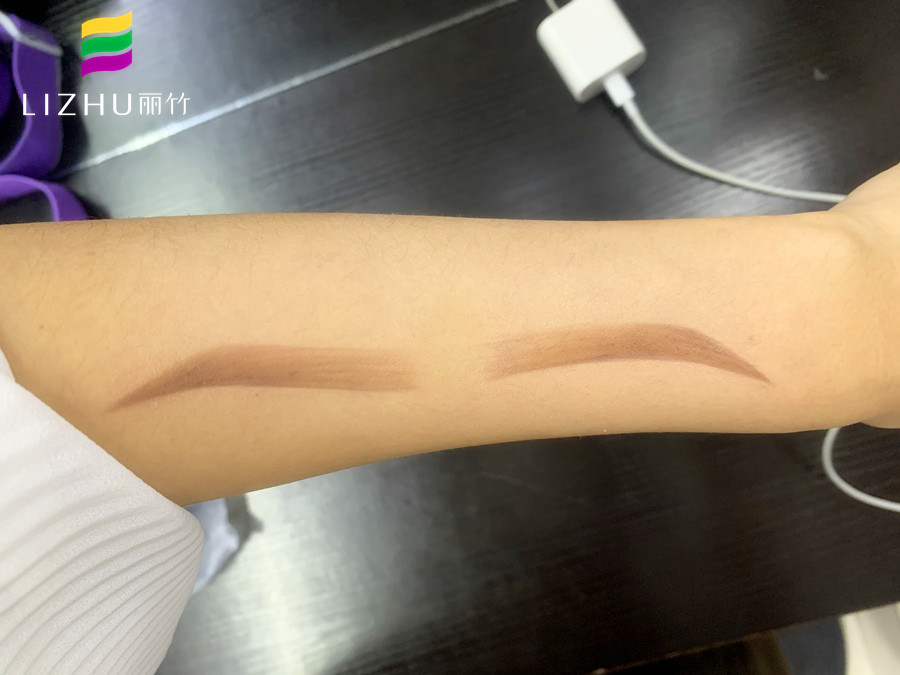 為什么要在手上畫眉？廣西化妝課堂練習(xí)