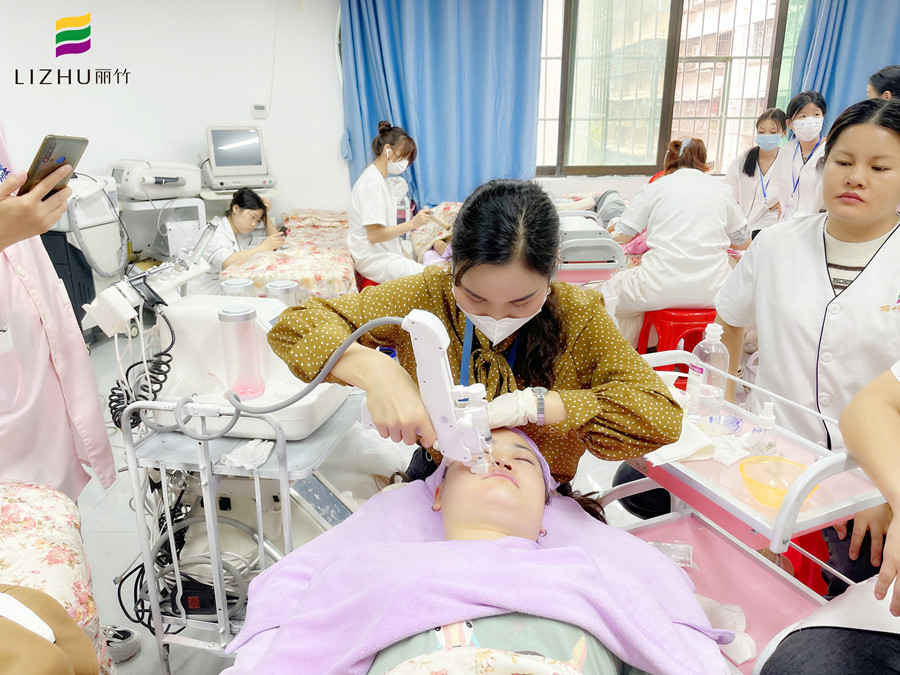 美容院該如何選擇美容儀器？廣西美容儀器培訓班教你