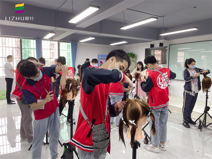 廣西專業(yè)剪發(fā)學校：女士剪發(fā)經(jīng)典款式課程