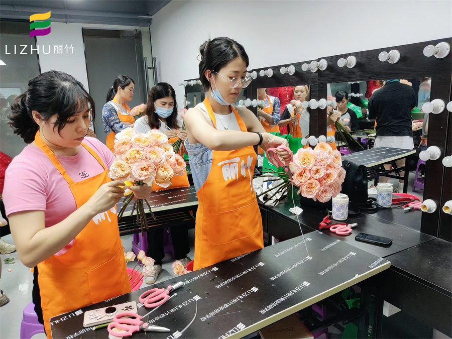 南寧花藝插花培訓學校浪漫開班