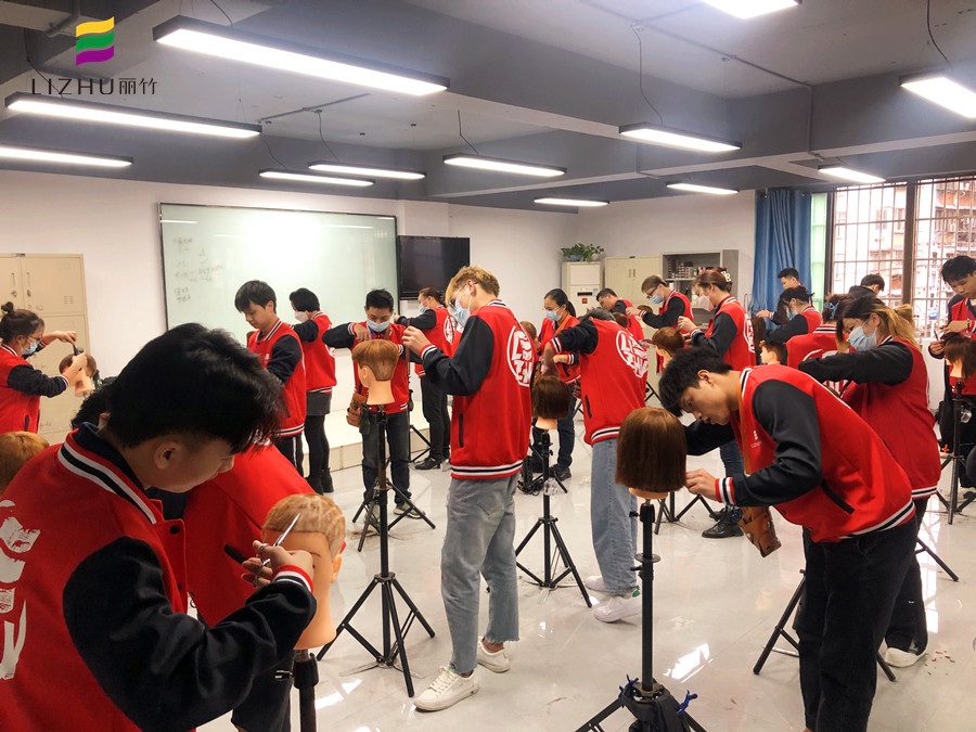 南寧哪里可以學(xué)美發(fā)快剪？麗竹學(xué)校美發(fā)快剪班歡迎你