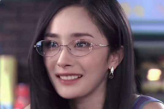 大冪冪千金臥蠶妝教程，廣西明星化妝培訓分享