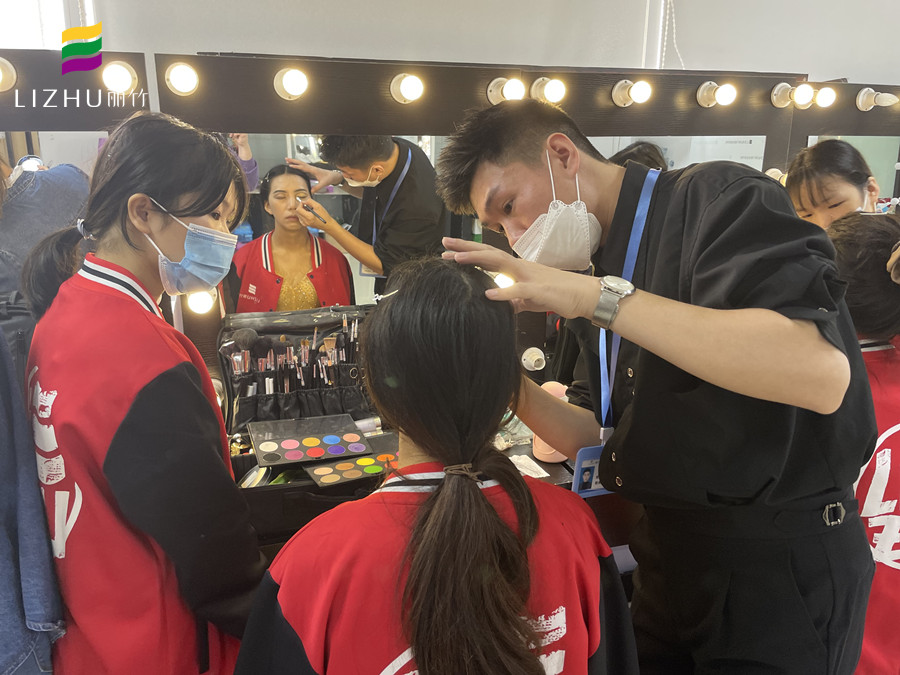 怎樣化妝能減少T區(qū)出油？廣西化妝職業(yè)培訓(xùn)班分享技巧