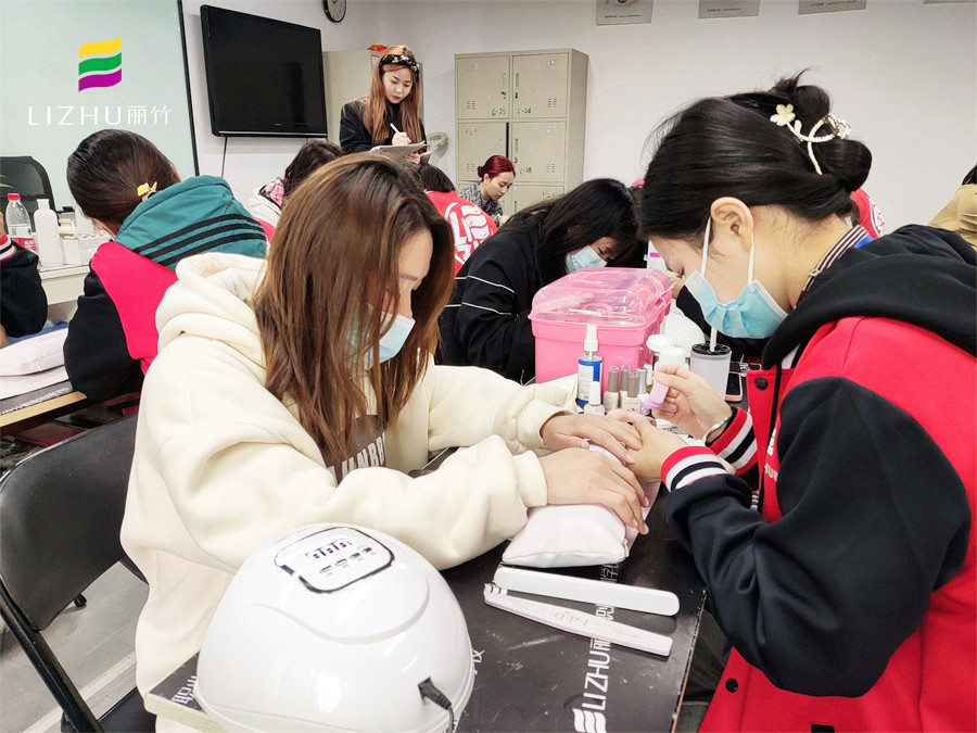 南寧美甲基礎(chǔ)班考核 | 南寧市培訓(xùn)美甲師