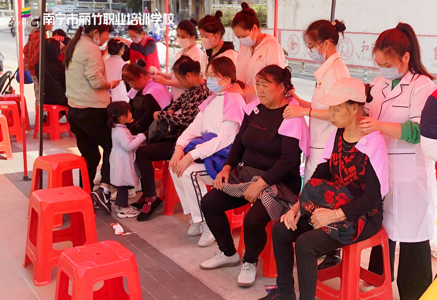 美容社會實踐活動，廣西美容職業(yè)學(xué)校專業(yè)技能贏口碑