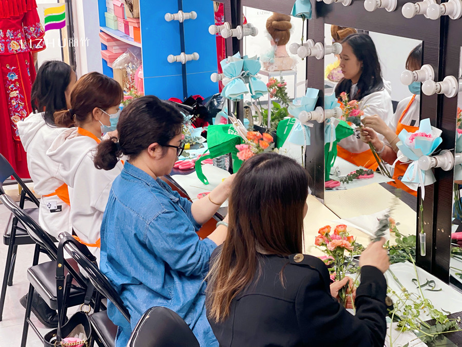 南寧專業(yè)花藝課程--零基礎(chǔ)學單支花束