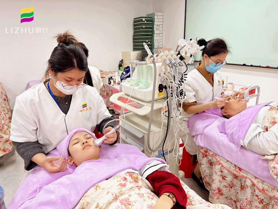 南寧哪里可以學(xué)美容儀器？美容儀器好學(xué)嗎