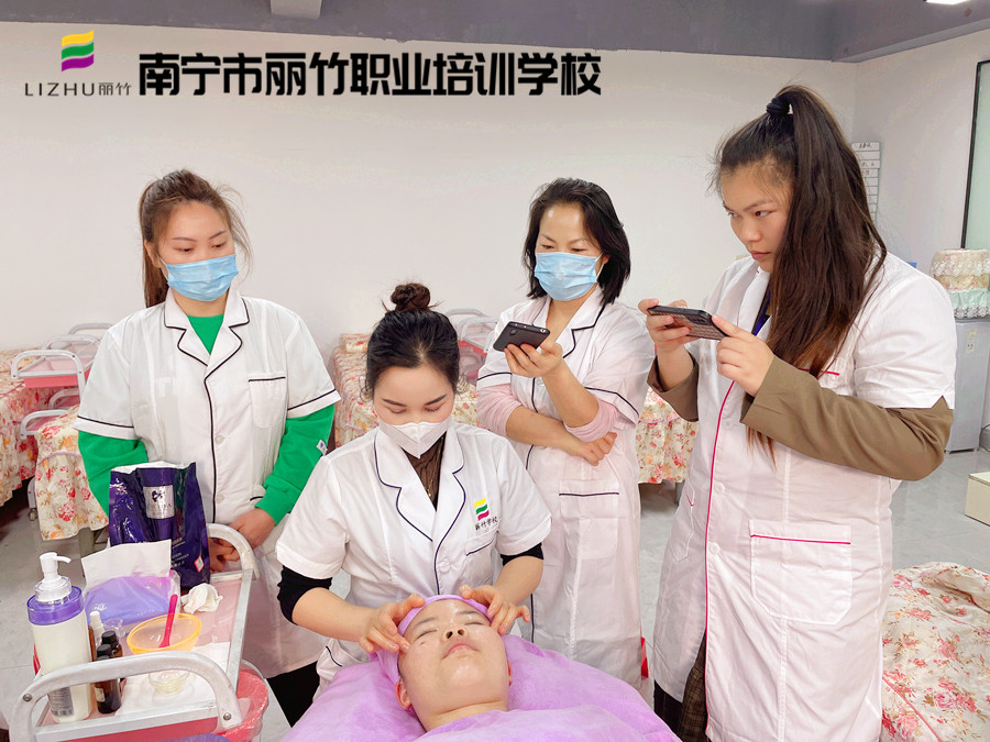 點(diǎn)按太陽（xue）的注意事項(xiàng)，南寧按摩學(xué)校培訓(xùn)內(nèi)容