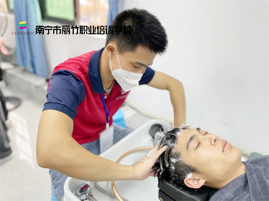 如何判斷頭發(fā)類型？零基礎(chǔ)學洗護