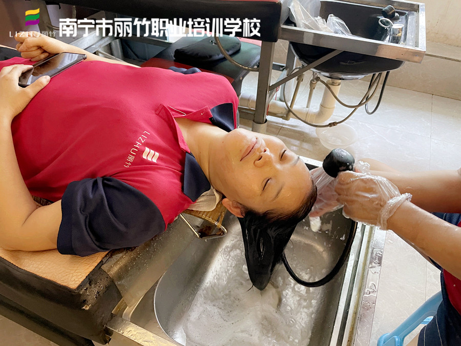 護(hù)發(fā)養(yǎng)發(fā)小知識(shí)：秋冬護(hù)發(fā)教程