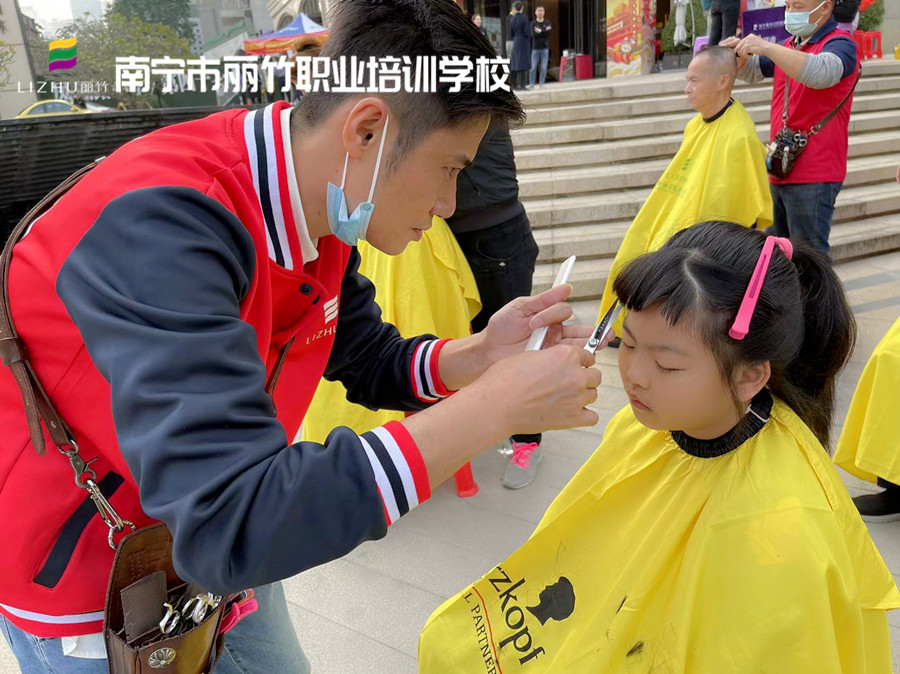 發(fā)分叉怎么保養(yǎng)？南寧美發(fā)養(yǎng)發(fā)護理頭發(fā)教程