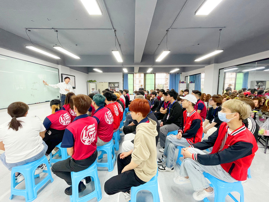 南寧美發(fā)學(xué)校推薦工作，麗竹學(xué)校舉行就業(yè)宣講會