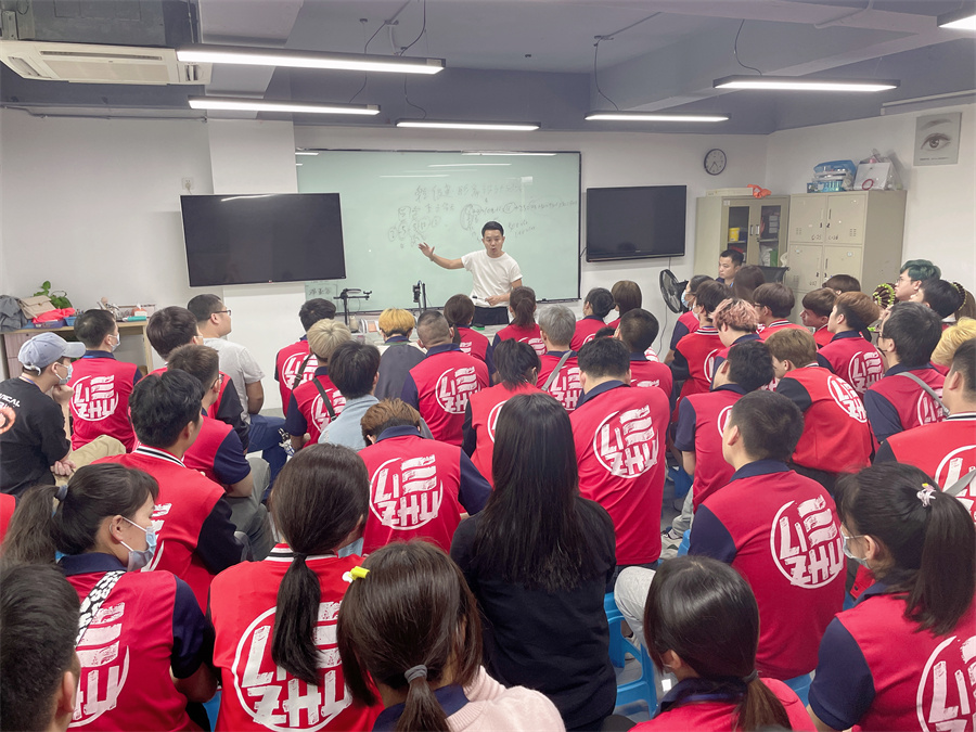 廣西美發(fā)學(xué)校哪家推薦工作？到麗竹學(xué)校就業(yè)宣講會