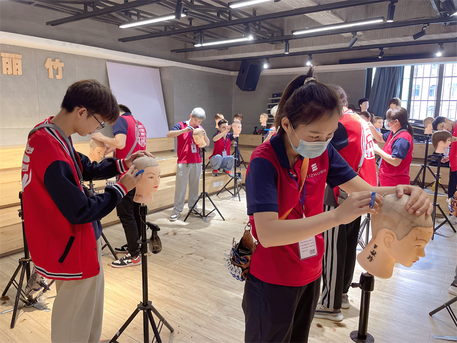 光頭剃頭技巧，廣西美發(fā)剃頭培訓(xùn)班實訓(xùn)教學(xué)