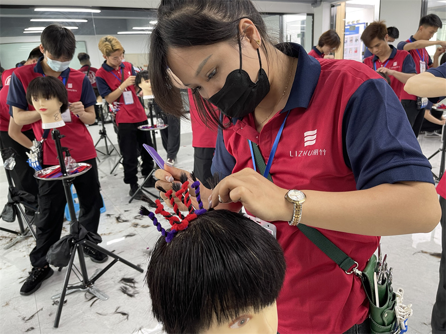 廣西燙發(fā)技術：煙花燙需要注意什么？