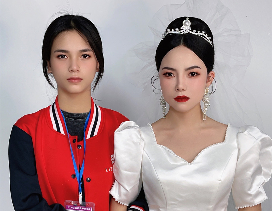蓬蓬頭紗新娘| 南寧彩妝造型學校學員畢業(yè)作品