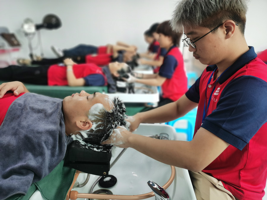 頭發(fā)如何保養(yǎng)？南寧美發(fā)護理培訓課程