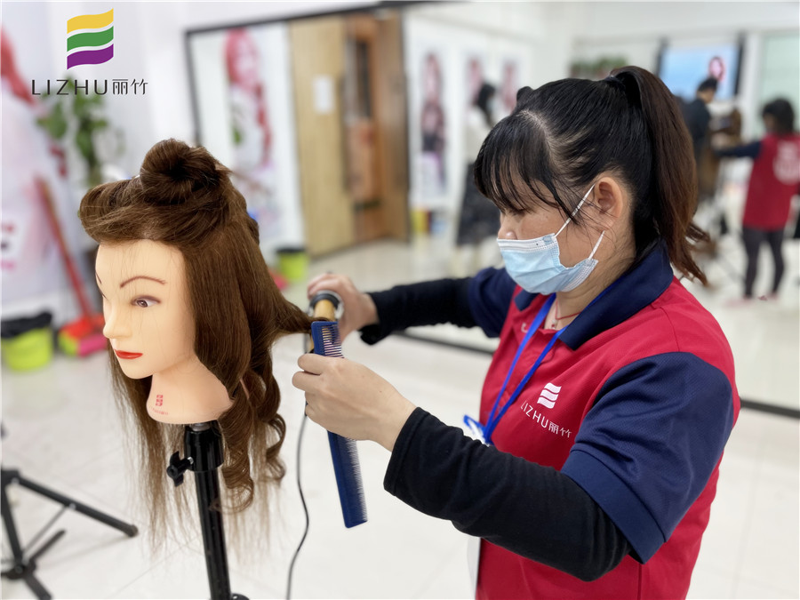 美發(fā)電棒注意事項，廣西正規(guī)美發(fā)學校分享