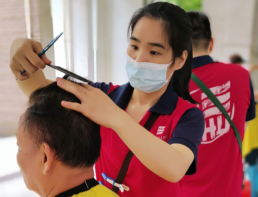 南寧美發(fā)學(xué)校真人實(shí)踐，麗竹美發(fā)學(xué)校沖沖沖