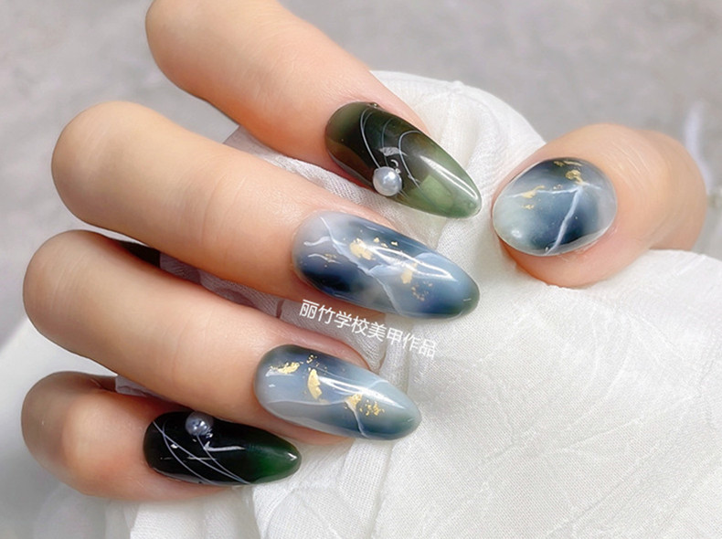 水墨暈染美甲，廣西美甲培訓(xùn)機(jī)構(gòu)學(xué)員作品