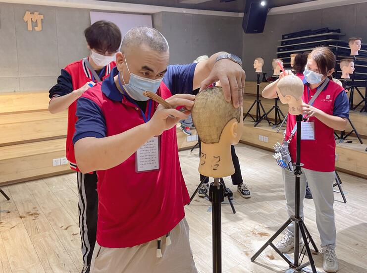 剃光頭的注意事項(xiàng)，南寧理發(fā)學(xué)校美發(fā)培訓(xùn)