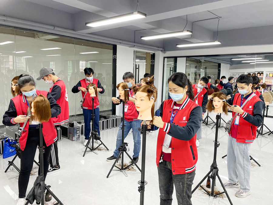 廣西剪發(fā)專(zhuān)業(yè)學(xué)校：學(xué)剪斜劉海