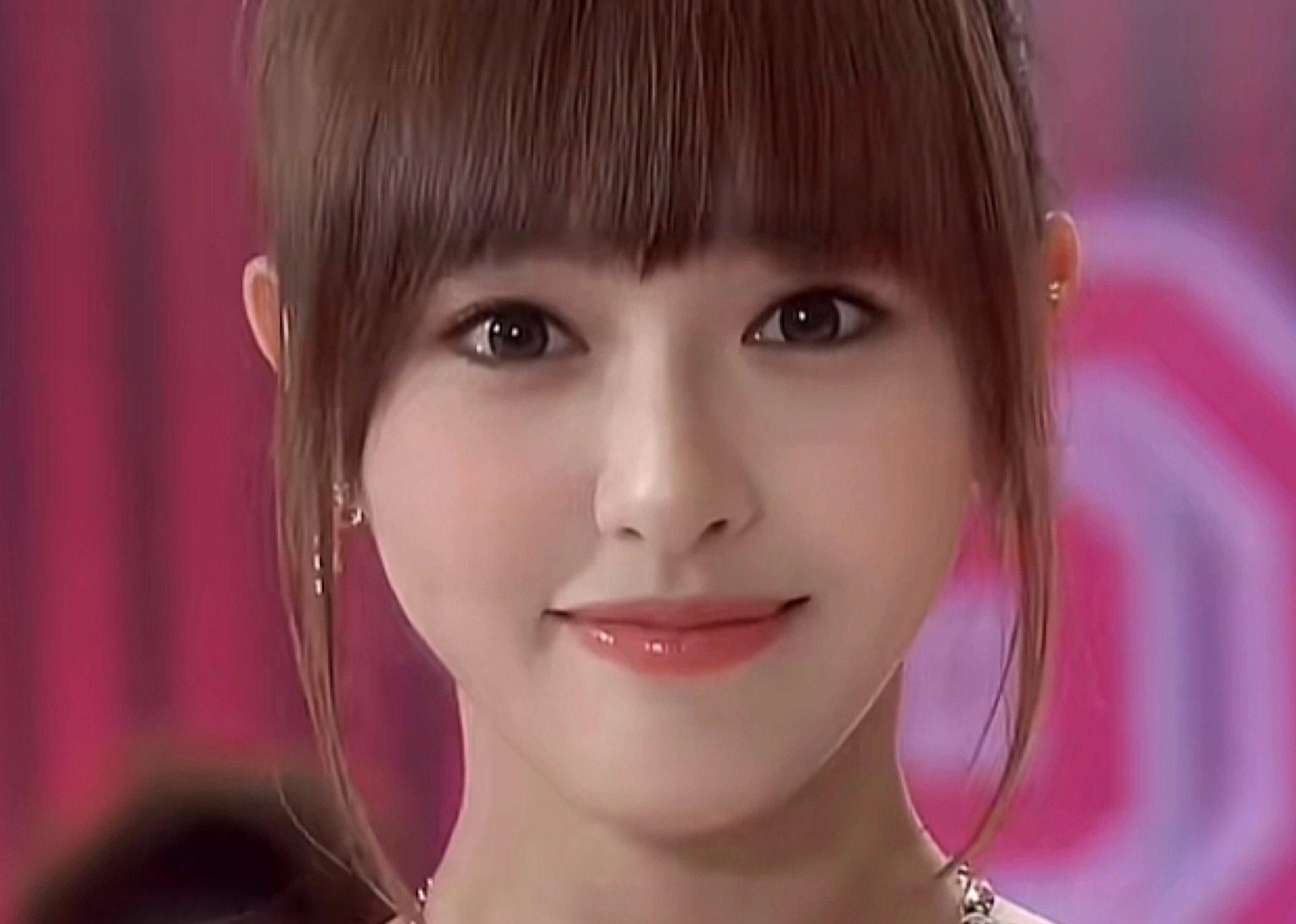 廣西化妝師基礎課程：腫眼泡眼妝新手畫法