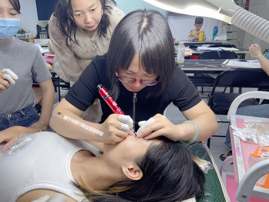 南寧哪里可以學紋繡？7月22日歡迎來麗竹學校